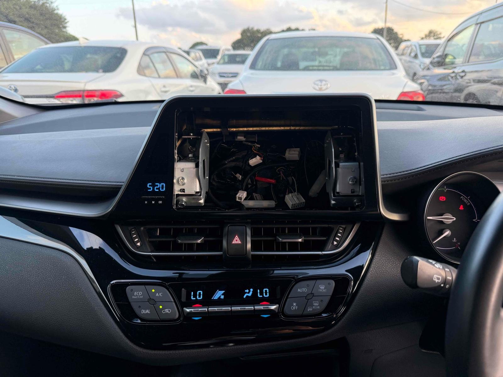 TOYOTA C-HR S Image 6