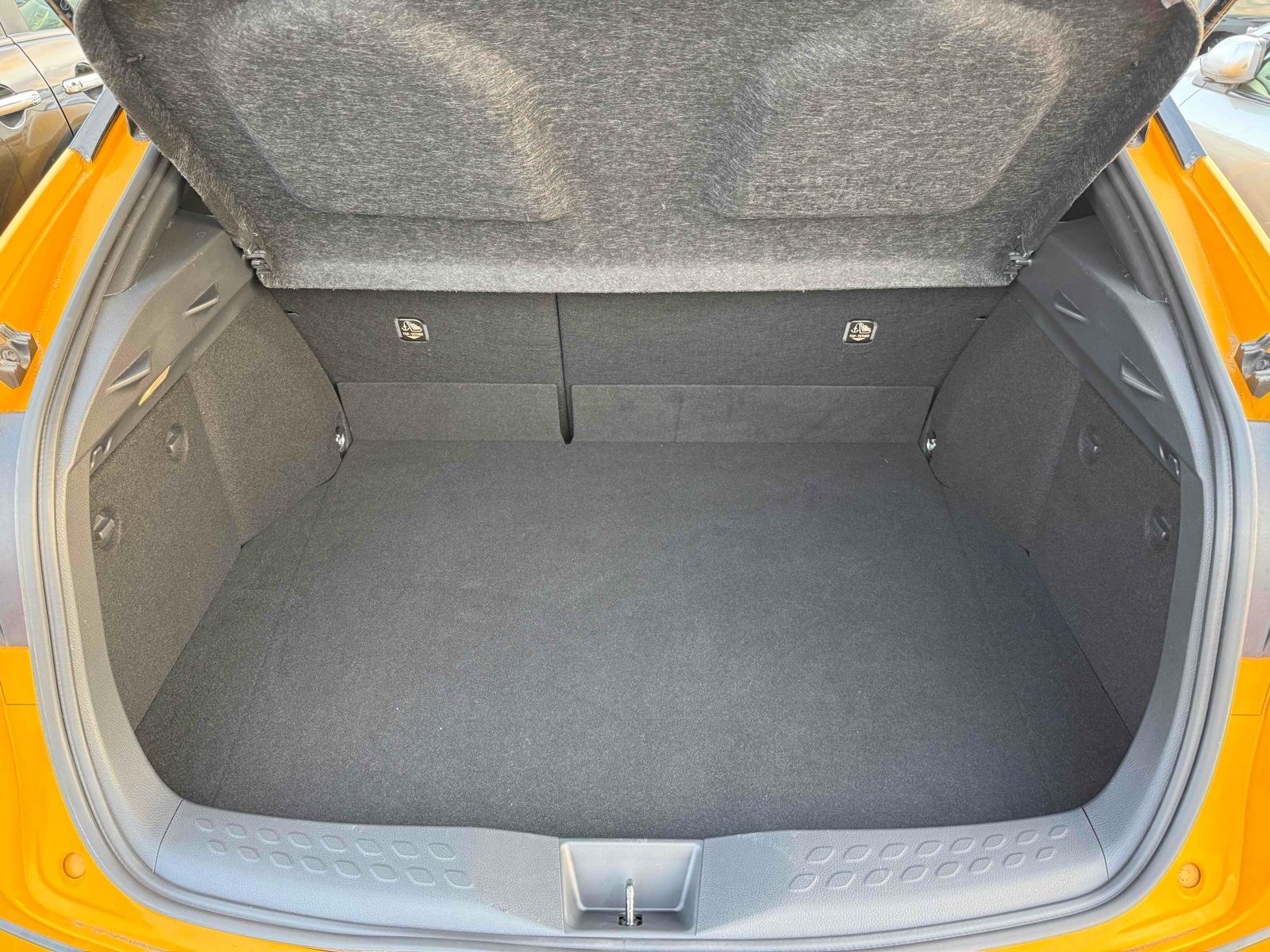 TOYOTA C-HR S Image 8