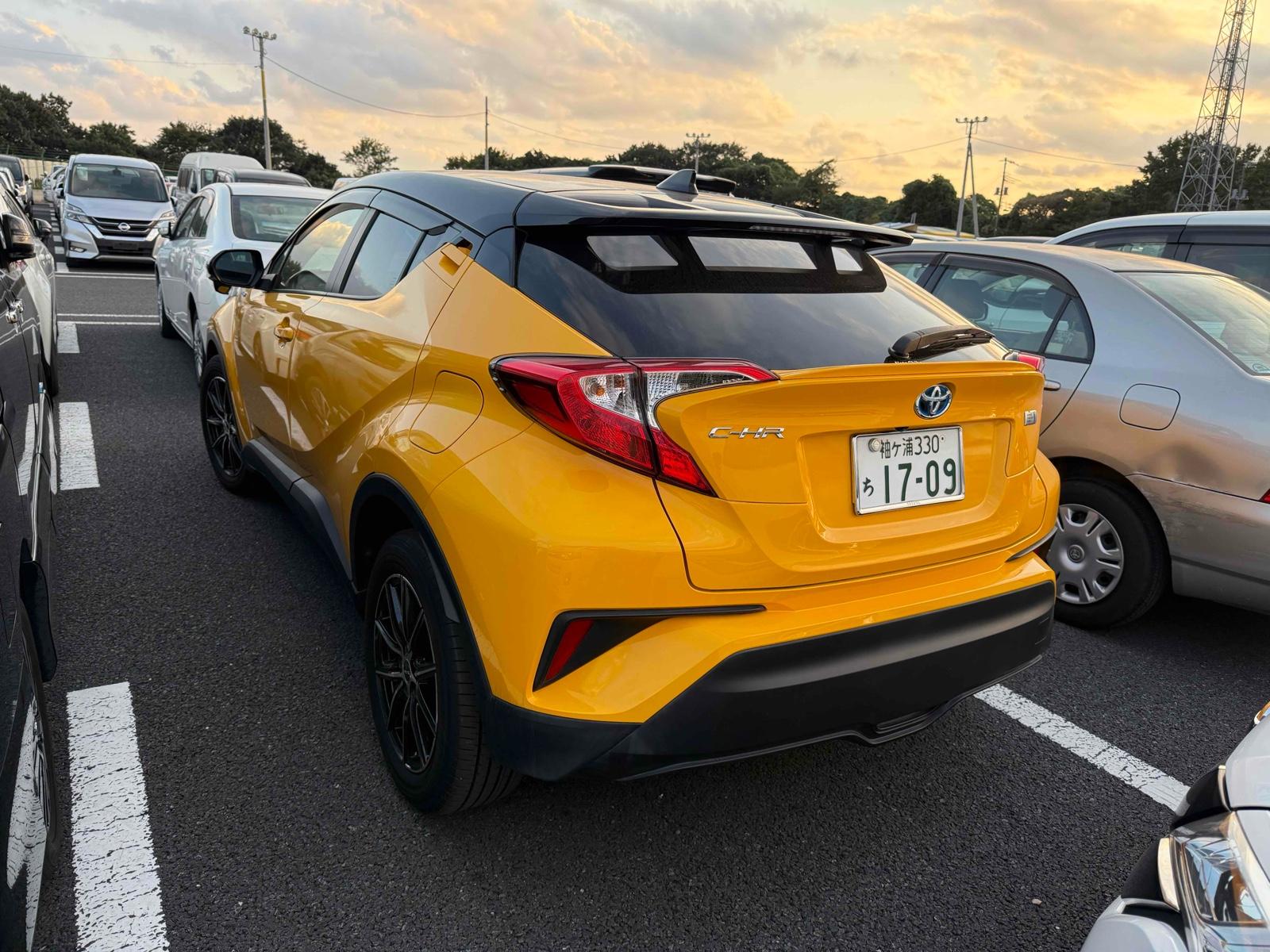 TOYOTA C-HR S Image 2