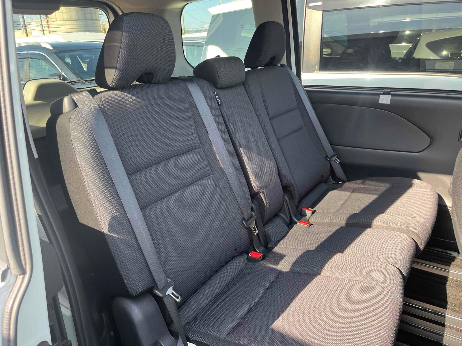 NISSAN SERENA X V SMART Image 4