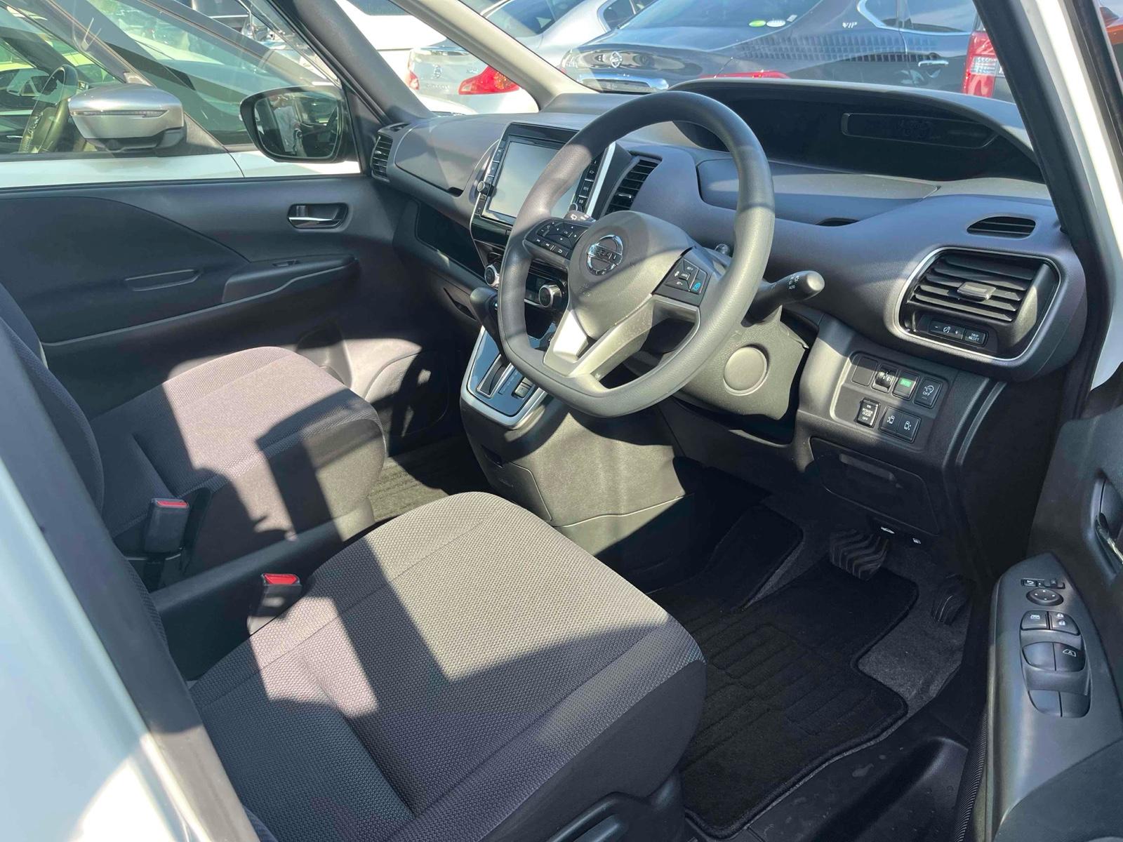 NISSAN SERENA X V SMART Image 3