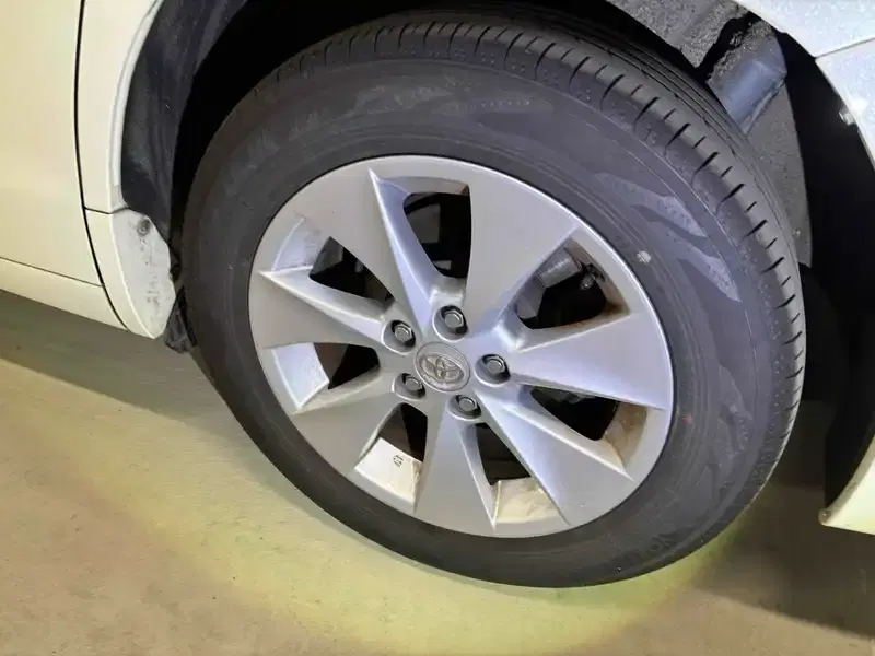 TOYOTA ALPHARD 240G Image 21