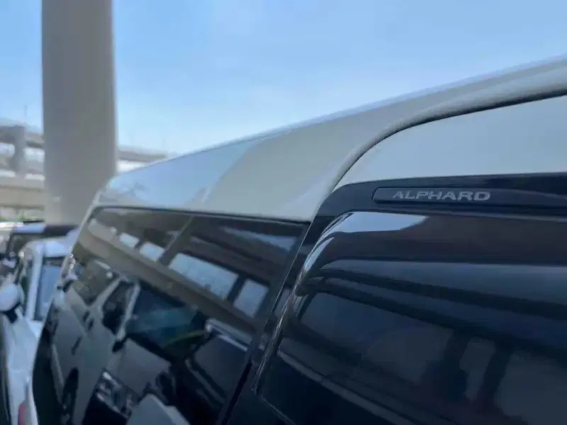 TOYOTA ALPHARD HYBRID X 4WD Image 23