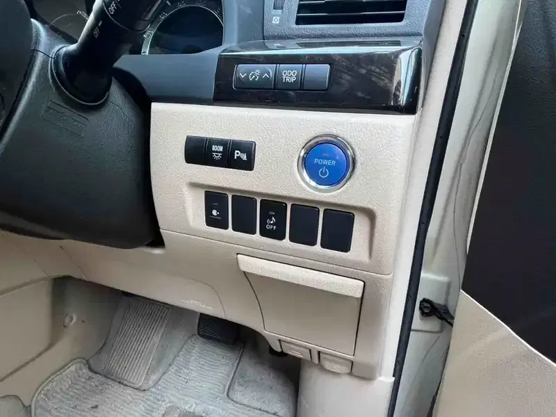TOYOTA ALPHARD HYBRID X 4WD Image 7