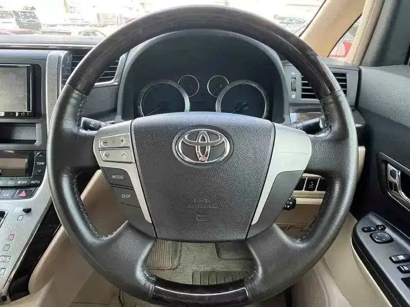 TOYOTA ALPHARD HYBRID X 4WD Image 10