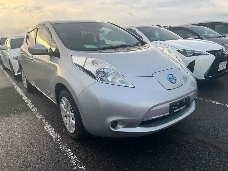 NISSAN LEAF S (30KWH) Image 9