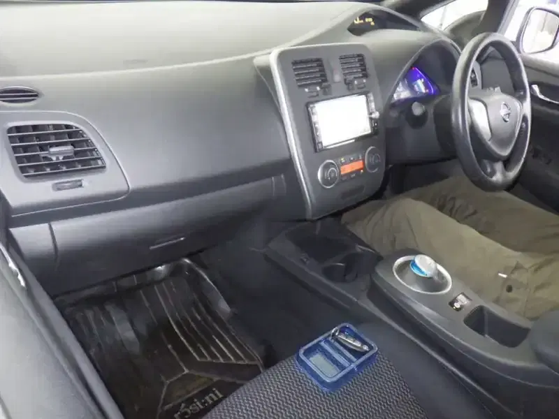 NISSAN LEAF S (30KWH) Image 3