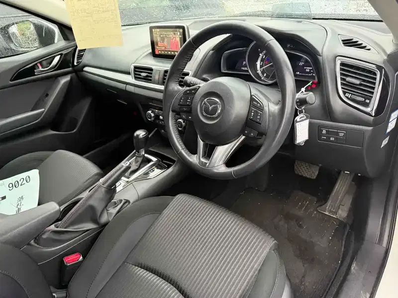 MAZDA AXELA 20S TOURING Image 6