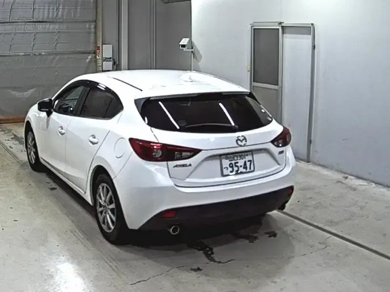 MAZDA AXELA 20S TOURING Image 2