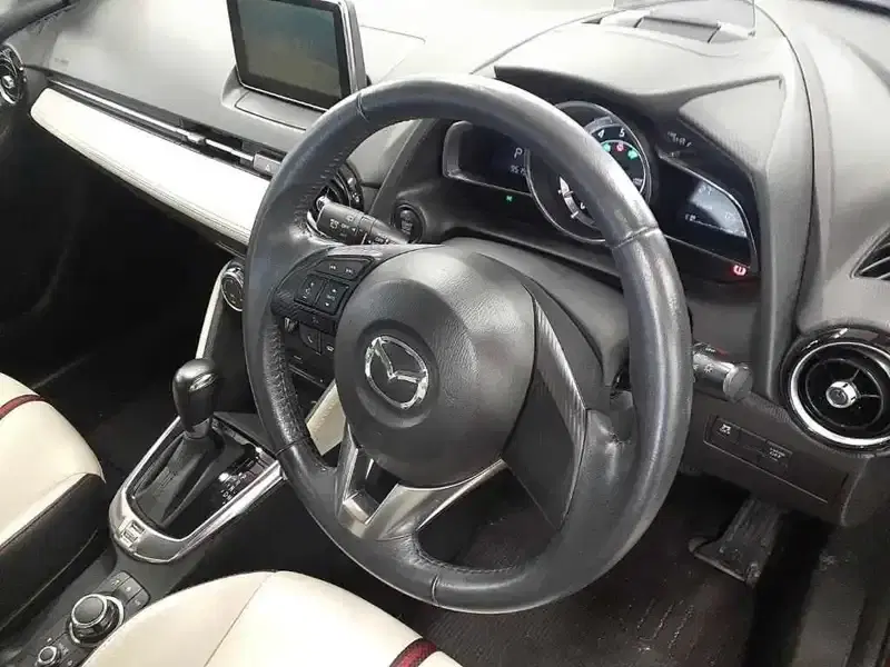 MAZDA DEMIO 13S L PACKAGE Image 3