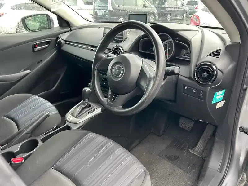 MAZDA DEMIO 13C Image 11