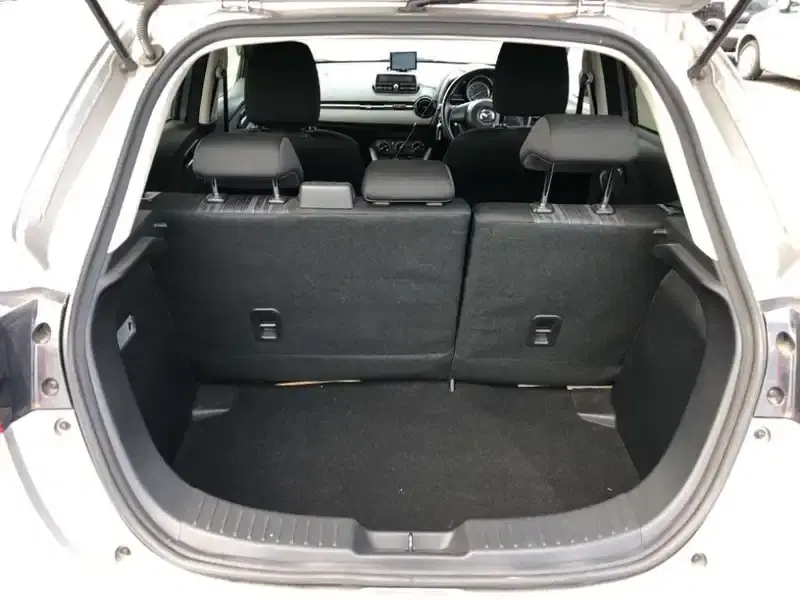 MAZDA DEMIO 13C Image 6