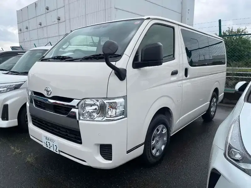 2025 Toyota HIACE 0 km