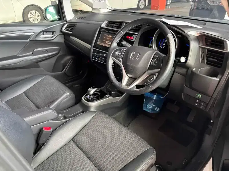 HONDA FIT HYBRID L PACKAGE Image 9