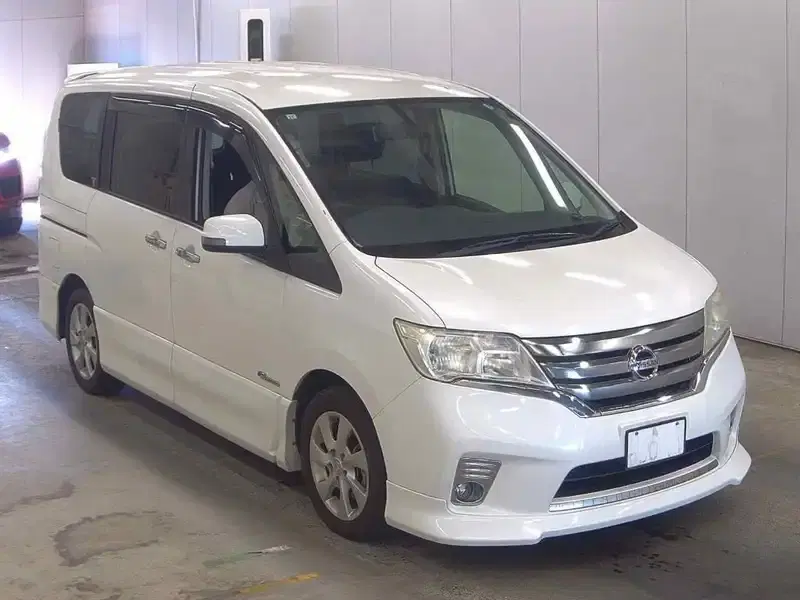 2013 Nissan SERENA 132,000 km
