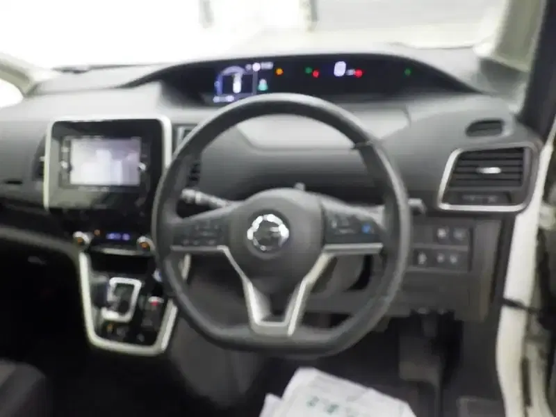 NISSAN SERENA E POWER HIGHWAY STAR V Image 3