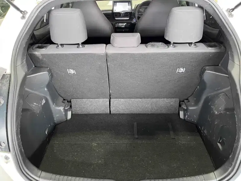 TOYOTA YARIS HYBRID X Image 17