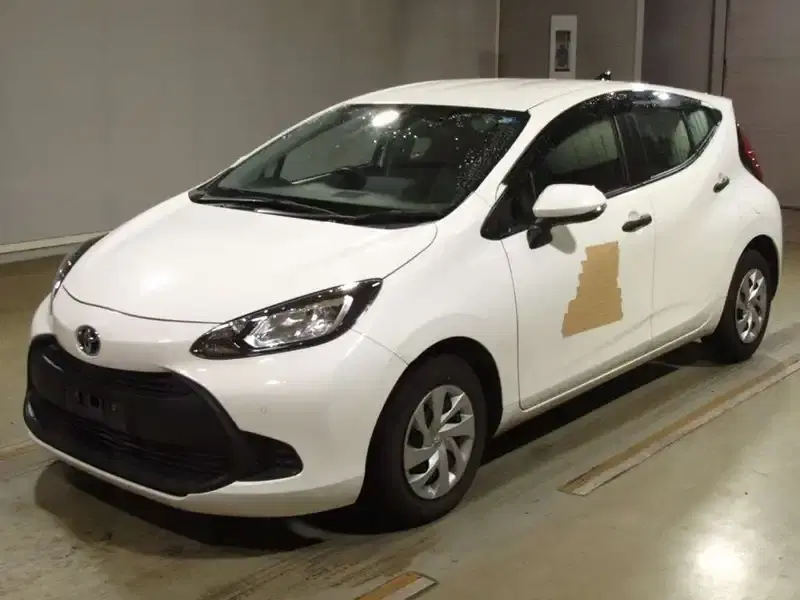 2022 Toyota AQUA 121,000 km