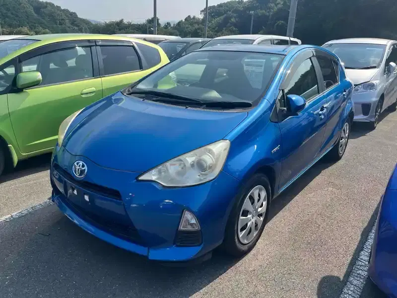 2012 Toyota AQUA 80,000 km