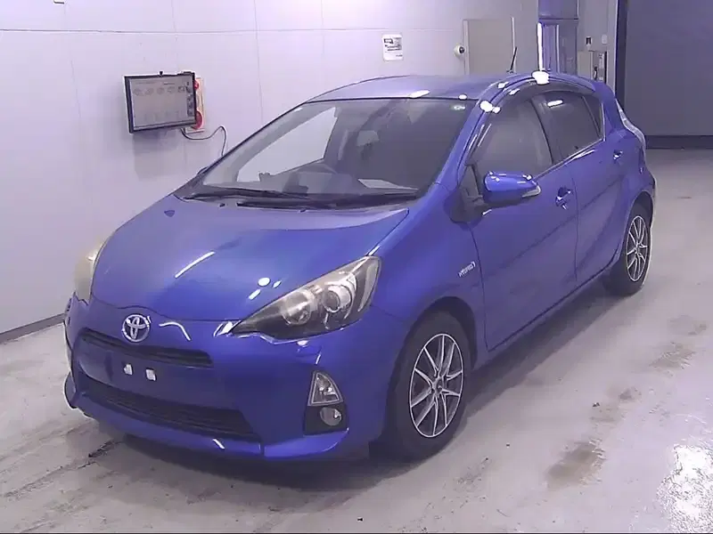 TOYOTA AQUA S Image 4