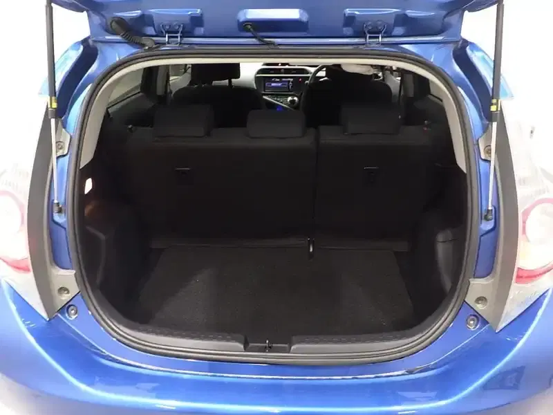 TOYOTA AQUA S Image 8
