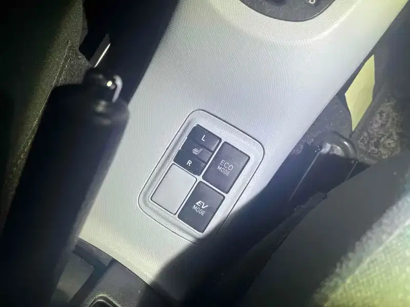 TOYOTA AQUA S Image 28