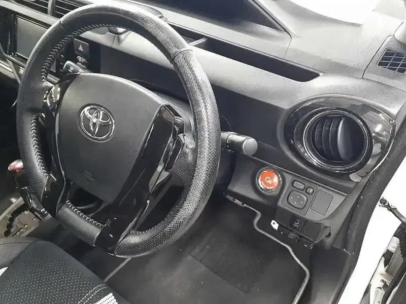 TOYOTA AQUA G G'S Image 3