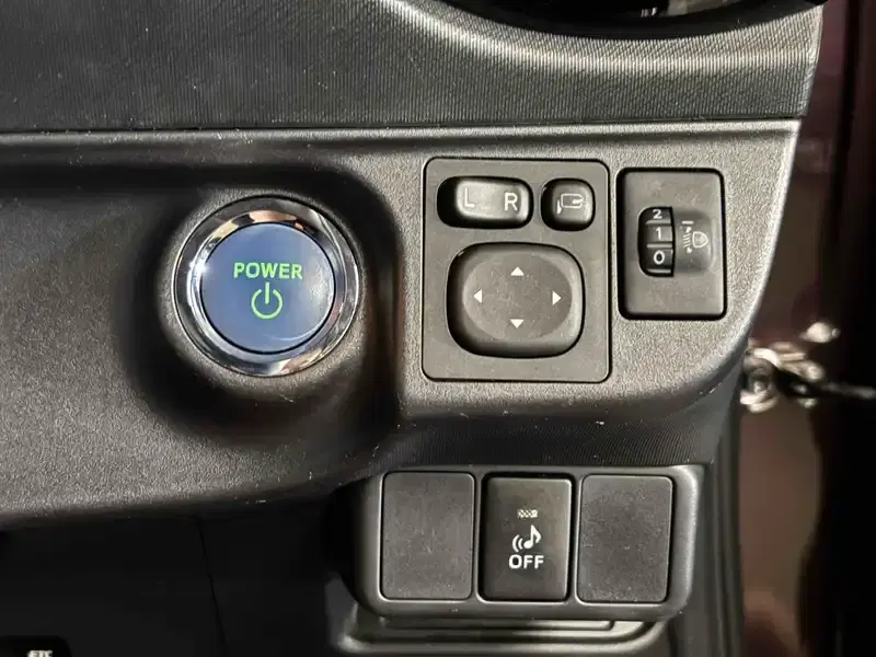 TOYOTA AQUA S Image 5