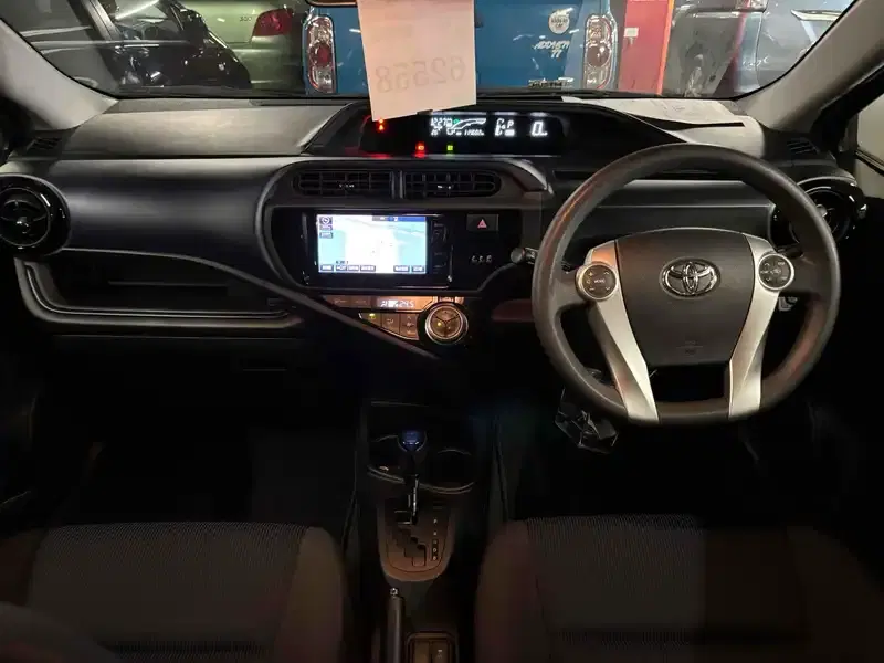 TOYOTA AQUA S Image 3