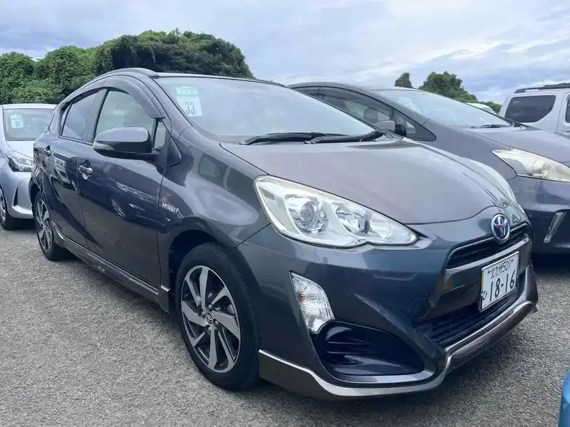 2015 Toyota AQUA 104,000 km