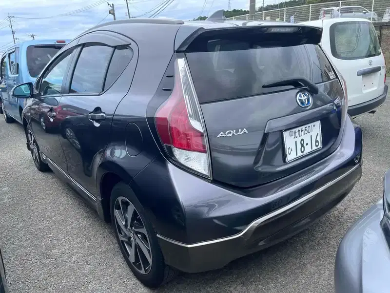 TOYOTA AQUA X-URBAN Image 8