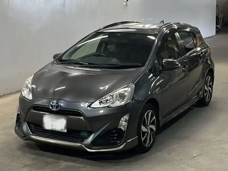 TOYOTA AQUA X-URBAN Image 3