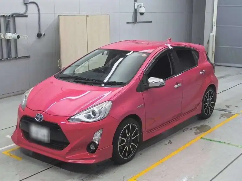 2015 Toyota AQUA 99,000 km
