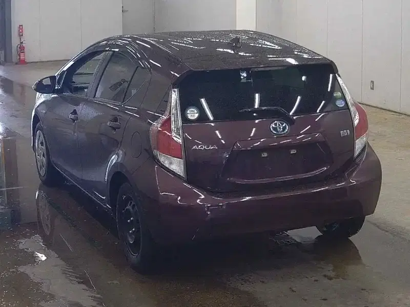 TOYOTA AQUA S Image 4