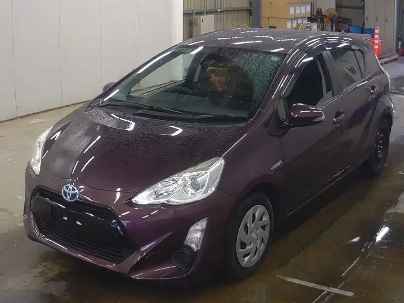 TOYOTA AQUA S Image 6