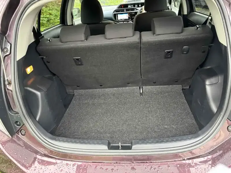 TOYOTA AQUA S Image 11