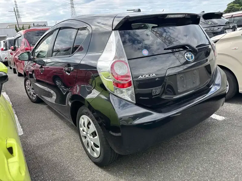TOYOTA AQUA G Image 2
