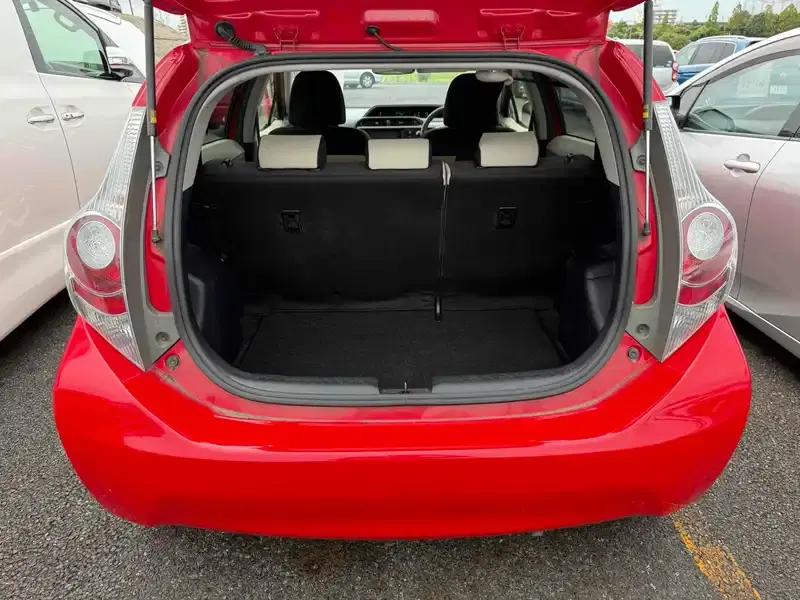 TOYOTA AQUA S Image 14