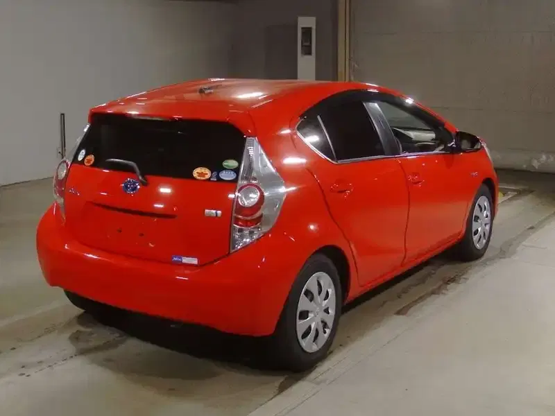 TOYOTA AQUA S Image 2
