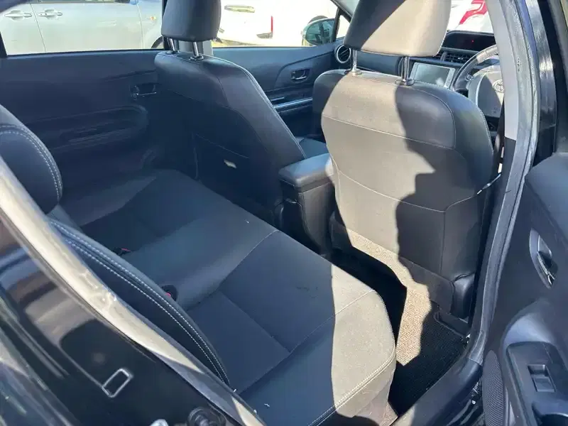 TOYOTA AQUA G BLACK LEATHER  Image 5