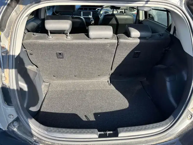 TOYOTA AQUA G BLACK LEATHER  Image 6