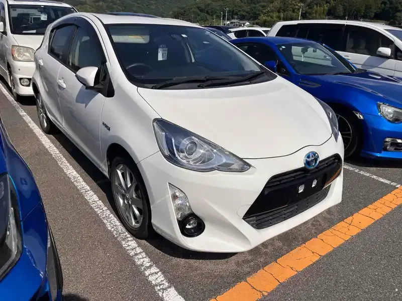 2016 Toyota AQUA 78,000 km