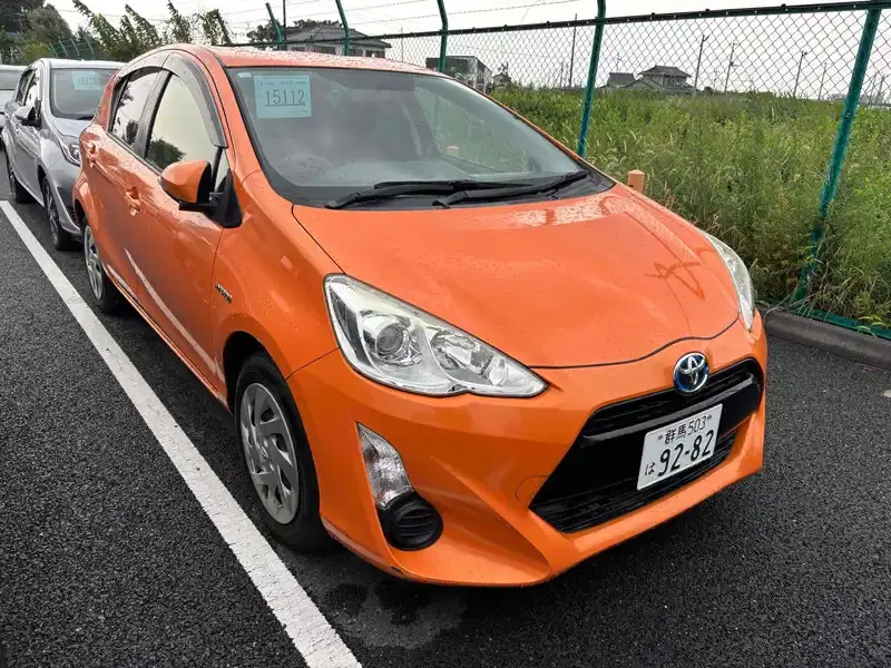 2016 Toyota AQUA 27,000 km