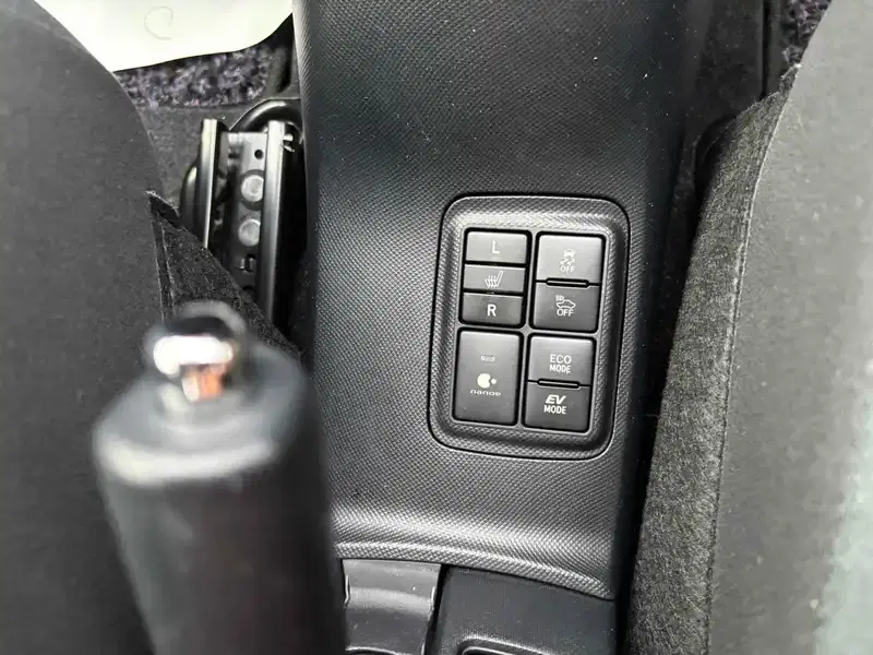 TOYOTA AQUA S Image 9