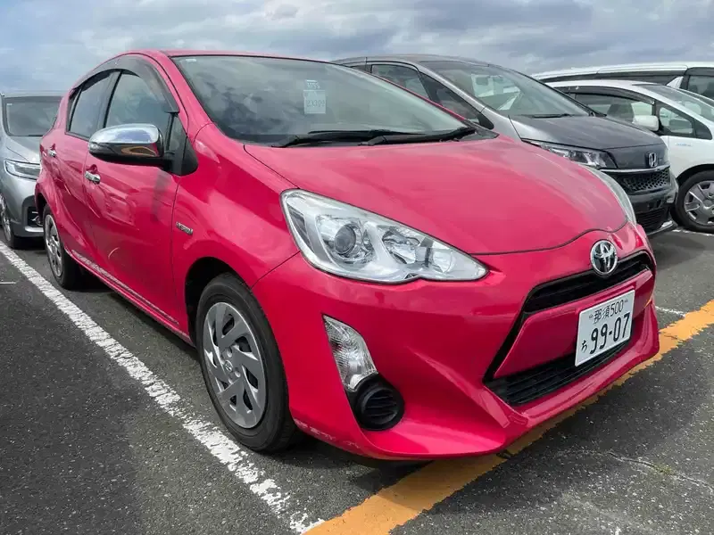 2017 Toyota AQUA 120,000 km