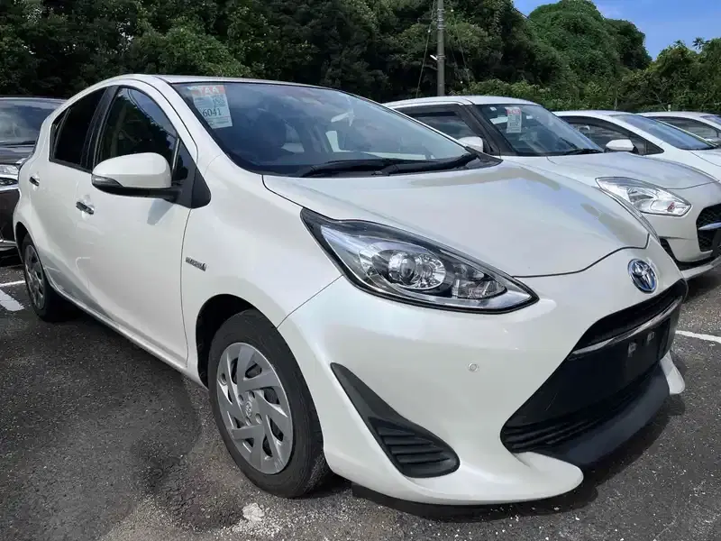 2019 Toyota AQUA 101,000 km