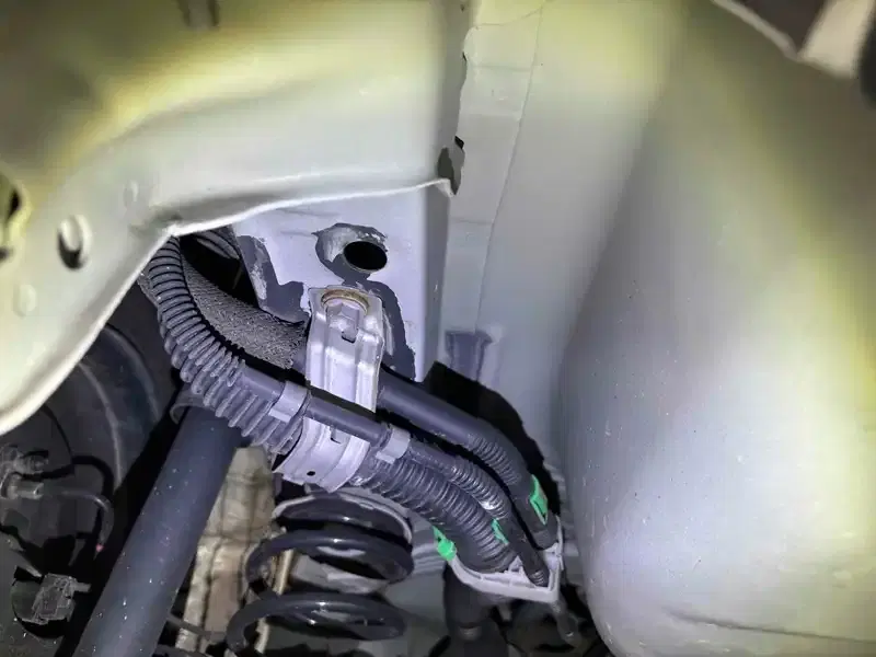 TOYOTA VITZ HYBRID F Image 13