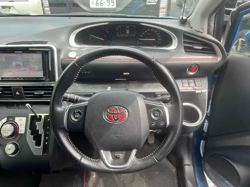 TOYOTA SIENTA HYBRID G Image 4