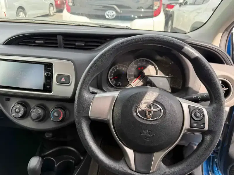 TOYOTA VITZ F Image 5