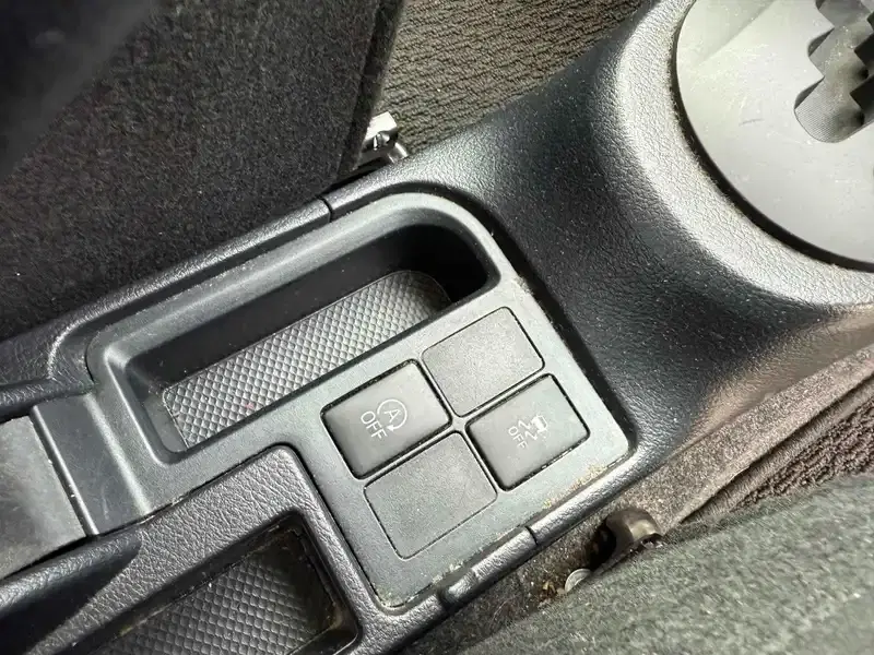 TOYOTA VITZ F Image 7